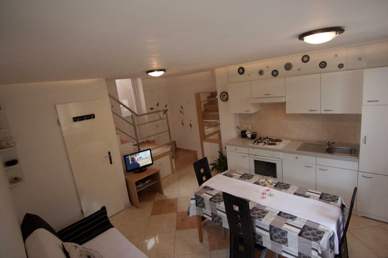 Apartmani Loreta マリ・ロシニュ エクステリア 写真